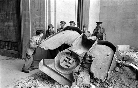 Adolf Hitler's Bunker and the Ruins of Berlin: Photos From 1945