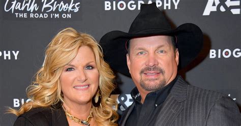 Garth Brooks Reveals His Weight Loss at New Concert