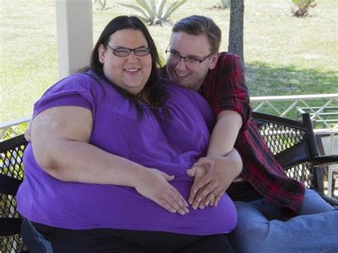 Morbidly obese pregnant woman battle to lose weight before baby is born