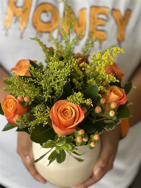 Buy Honey Pot Orange Roses, Hypericum Berries, Solidago flowers Online | Stavebank Florist