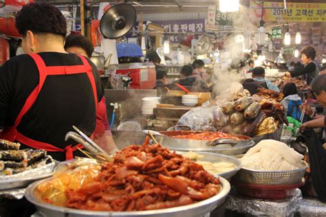 VIDEO: Seoul Street Food at the Gwangjang Market