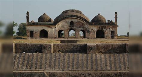 The original tomb of Shah Jahan’s wife Mumtaz is not in Agra, but ...