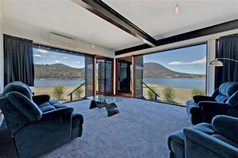 Hobart waterfront luxury accommodation holiday rental house stay - 22 Churinga Waters Old Beach ...