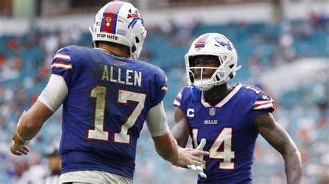 Bills QB Josh Allen Reacts to Stefon Diggs' Huge Extension