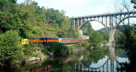 11 Best US Train Rides To See Fall Foliage In 2023 – Trips To Discover