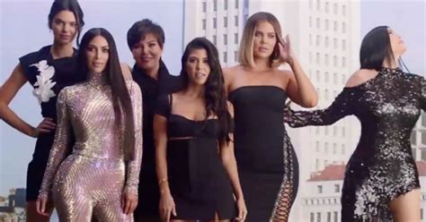 The Kardashians Recreate Season 1's 'KUWTK' Intro And It's Exactly What ...