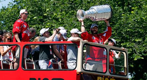 Capitals take celebration to streets at Stanley Cup parade - Yahoo Sports