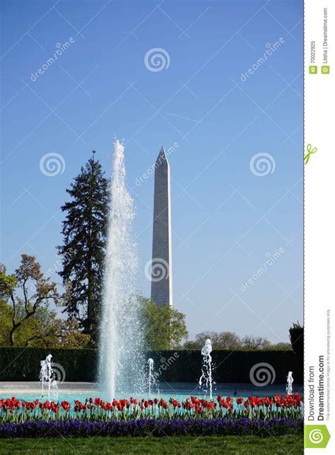 Fountain on the South Lawn of the White House, with Washington Memorial ...