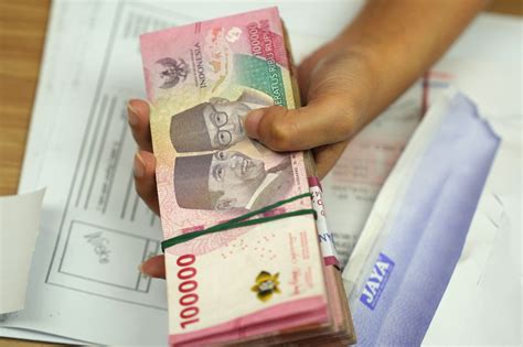 IDR/USD: Rupiah Nears Lowest Since April ‘20 as Rate Hike Doesn’t Stem Rout - Bloomberg