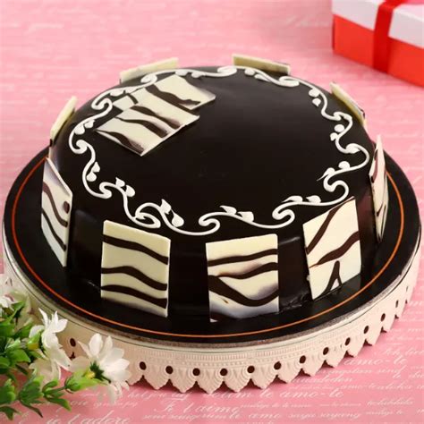 Delicious Truffle Cake - TheCakes.in