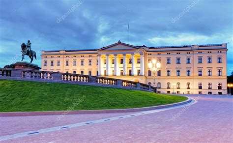 Royal palace in Oslo — Stock Photo © TTstudio #52438653