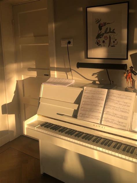 Piano in golden hour | Piano, Piano pictures, Music aesthetic | Fond d'écran téléphone, Fond d ...