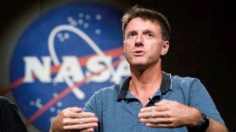 Astronaut Michael Foale retires from Nasa - BBC News