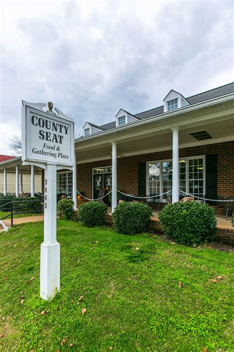 Powhatan Courthouse and historical marker in Powhatan, VA