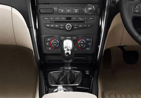 Renault Latitude Stereo Interior Picture | CarKhabri.com