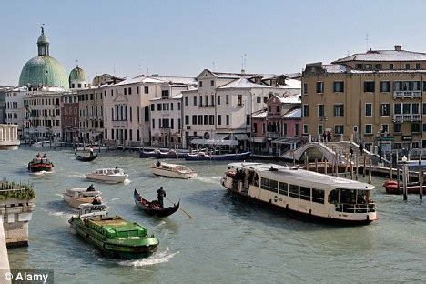 Venice motorboat ban highlights effects of pollution | Daily Mail Online