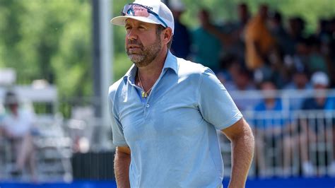 Erik Compton: Heart transplant golfer charged after 'pushing wife against wall', Miami police ...