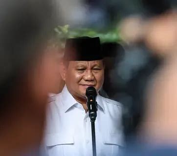 LSI Denny JA: Publik Percaya Capres Pilihan Jokowi Adalah Prabowo