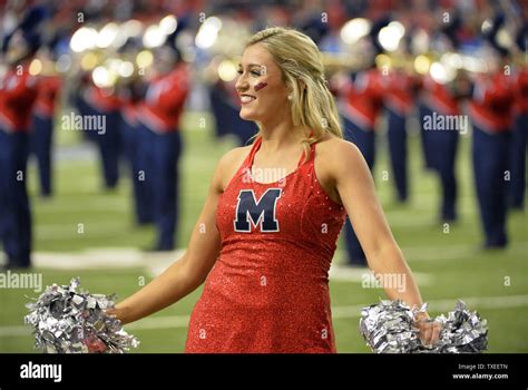 Ole miss cheerleaders hi-res stock photography and images - Alamy