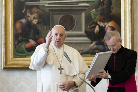 Vatican City | Pope urges hugs to fight isolation - Telegraph India