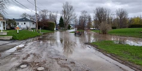 Floodwaters receding on Ottawa River