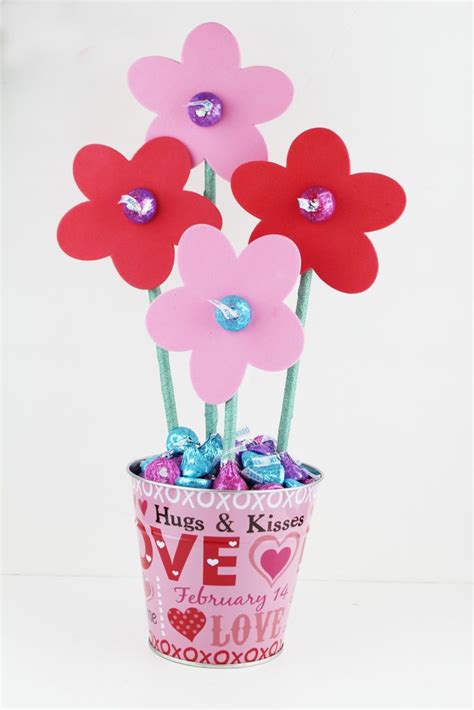 Make a Hershey's Kisses Flower Bouquet for Valentine's Day - Sippy Cup Mom