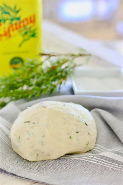 Artisanal Rosemary Crackers - A beautiful addition to any cheeseboard and so easy to make! 20 ...