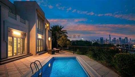 Dubai-style villa currently available in the Jumeirah Islands | LuxuryProperty.com