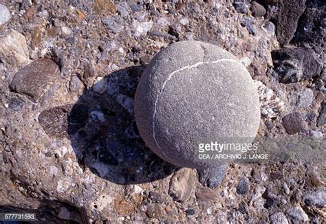 Round Rock Formation Photos and Premium High Res Pictures - Getty Images