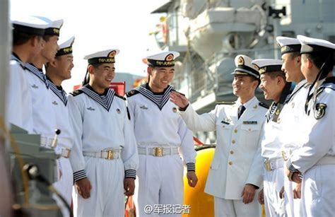 Chinese navy soldiers put on new uniform[3]- Chinadaily.com.cn