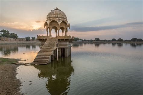 Gadisar Lake – A major attractive tourist hotspot at Jaisalmer - Tripoto