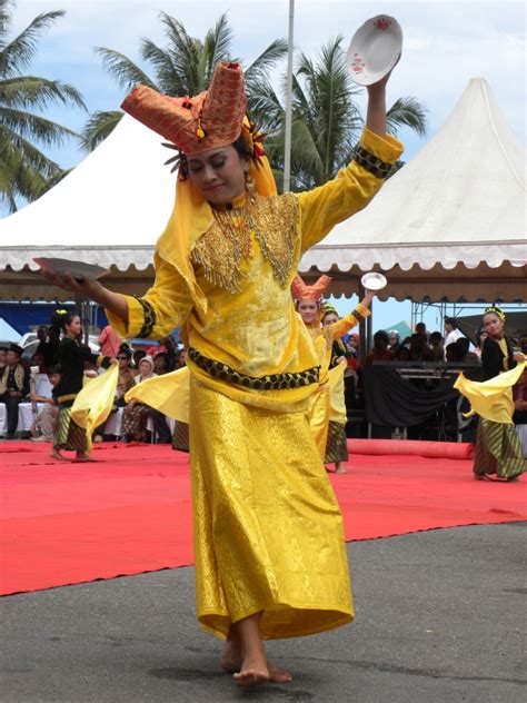 Tari Piring | Dance Plates (Minangkabau: Tari Piriang; Bahas… | Flickr