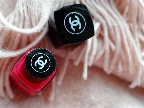 Makeup, Beauty and More: Chanel Le Vernis Longwear Nail Color in Camelia