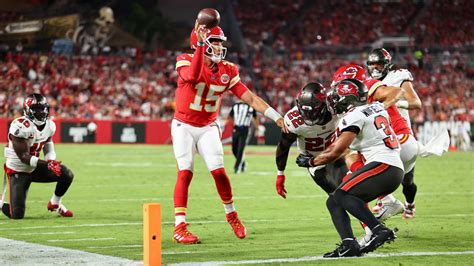 TOUCHDOWN: Patrick Mahomes' Spinning-Flick TD Pass is Pure Magic