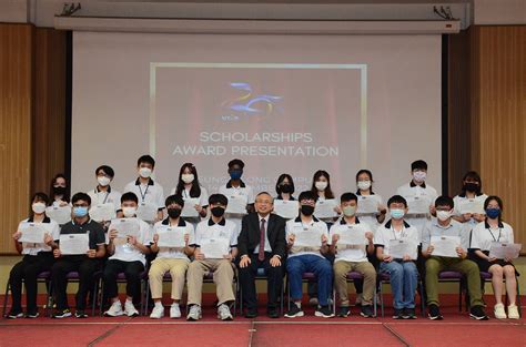 Prof Dato’ Ewe (front row, sixth from left) with the scholarship recipients