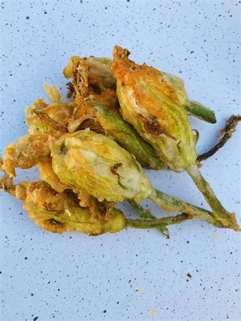 Stuffed zucchini flowers with ricotta and walnuts – Artofit