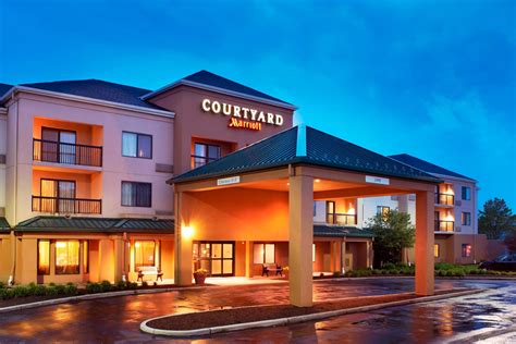 North Olmsted, Ohio Hotels with Business Center | Courtyard Cleveland ...