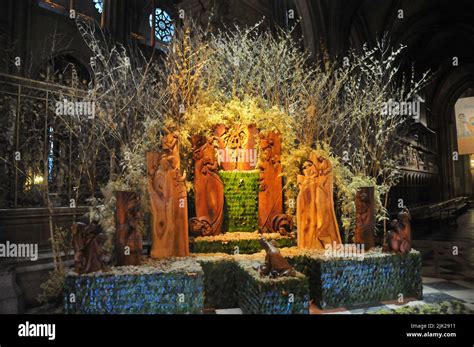 The interior of Notre Dame cathedral Stock Photo - Alamy