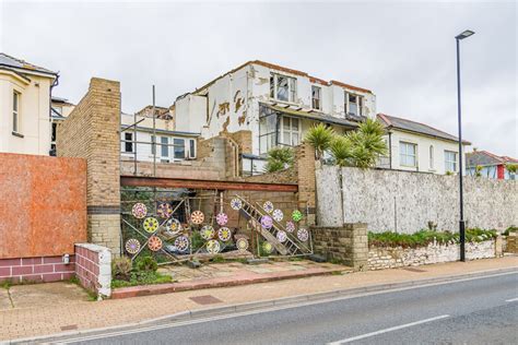 Former Tarvic 2 Hotel © Ian Capper cc-by-sa/2.0 :: Geograph Britain and Ireland