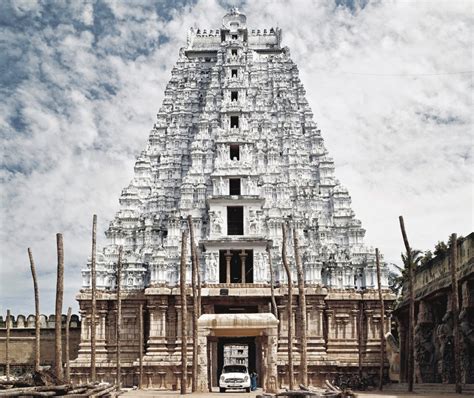 Srirangam temple - the largest functioning temple in the world