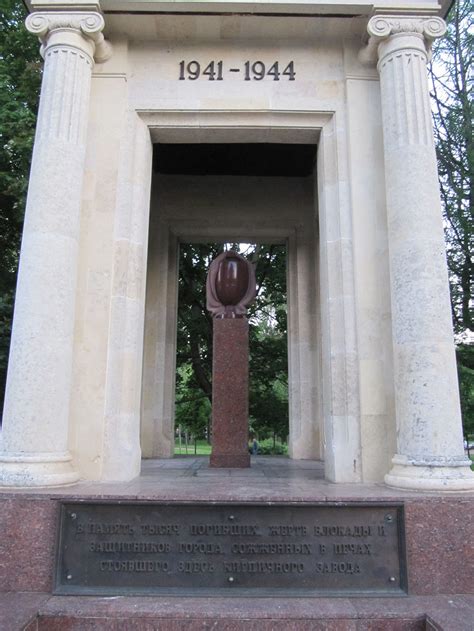 Memorial "Rotonda" - St. Petersburg - TracesOfWar.com