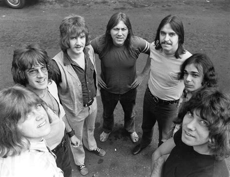 Flashback: Chicago Play a Smoldering '25 or 6 to 4′ in 1970 - Rolling Stone