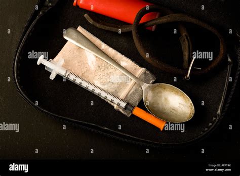 heroin paraphernalia Stock Photo - Alamy