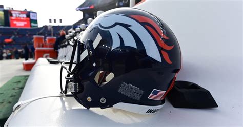 Broncos Unveiled Alternate ‘Snowcapped’ Helmets and NFL Fans Were ...