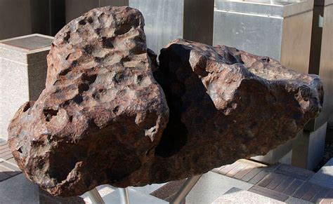 À la Découverte de la Météorite Gibeon en Namibie avec Notre Agence Locale