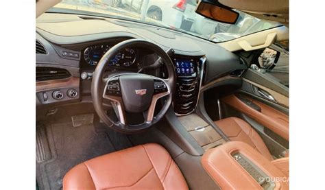 Used Cadillac Escalade Platinum 2016 for sale in Dubai - 645082