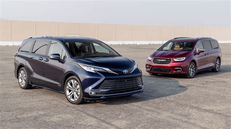 2021 Chrysler Pacifica Hybrid vs. 2021 Toyota Sienna: Minivan Madness