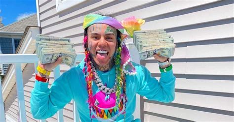 Rapper Tekashi 69 Has a New Spinning Chain — And It's $1 Million