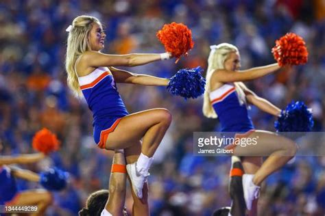 Florida Gators Cheerleaders Photos and Premium High Res Pictures ...