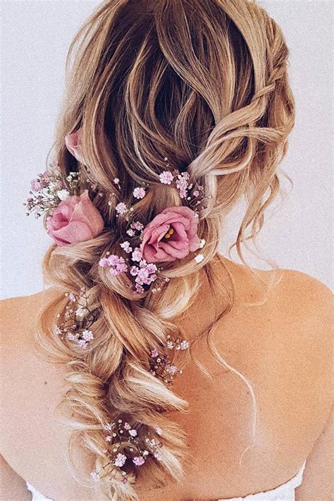 19 ways to wear flowers in your bridal hairstyle ~ KISS THE BRIDE MAGAZINE